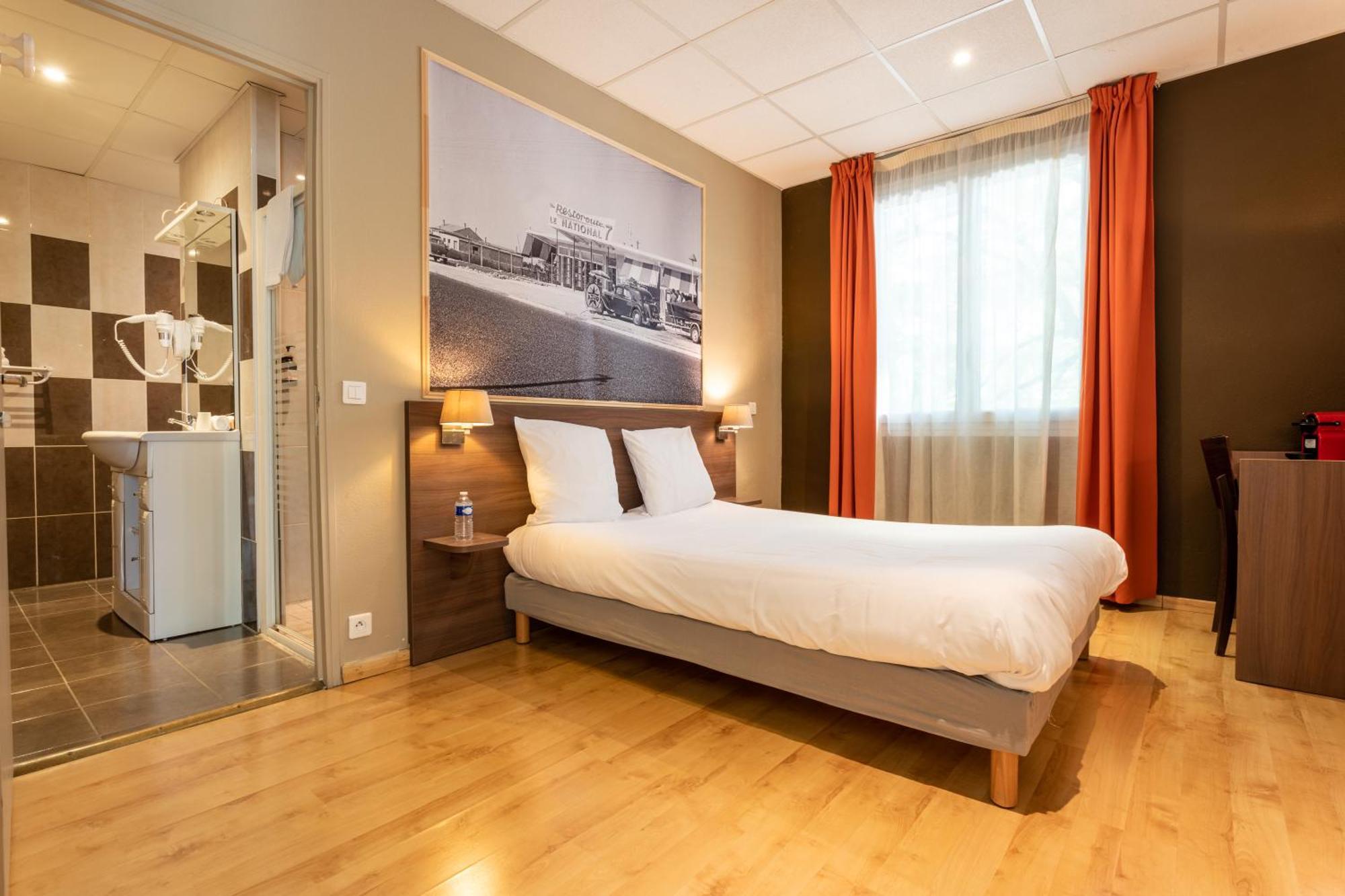 Logis Hotels Et Restaurant La Pause Rn7 La Coucourde Eksteriør bilde