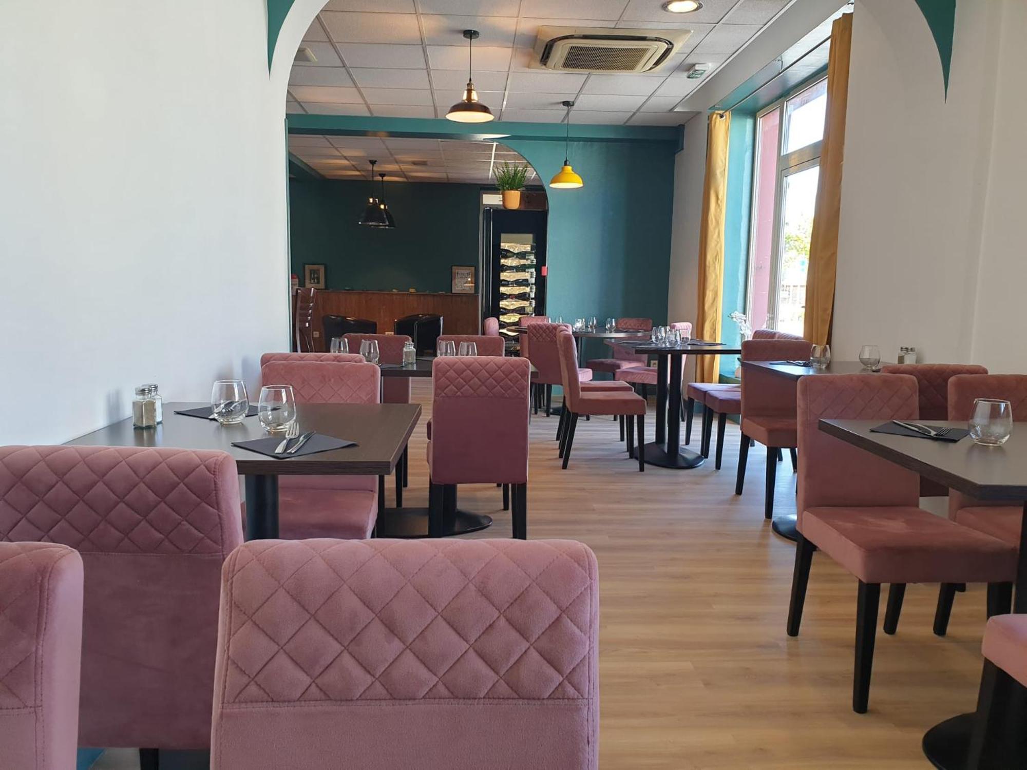 Logis Hotels Et Restaurant La Pause Rn7 La Coucourde Eksteriør bilde